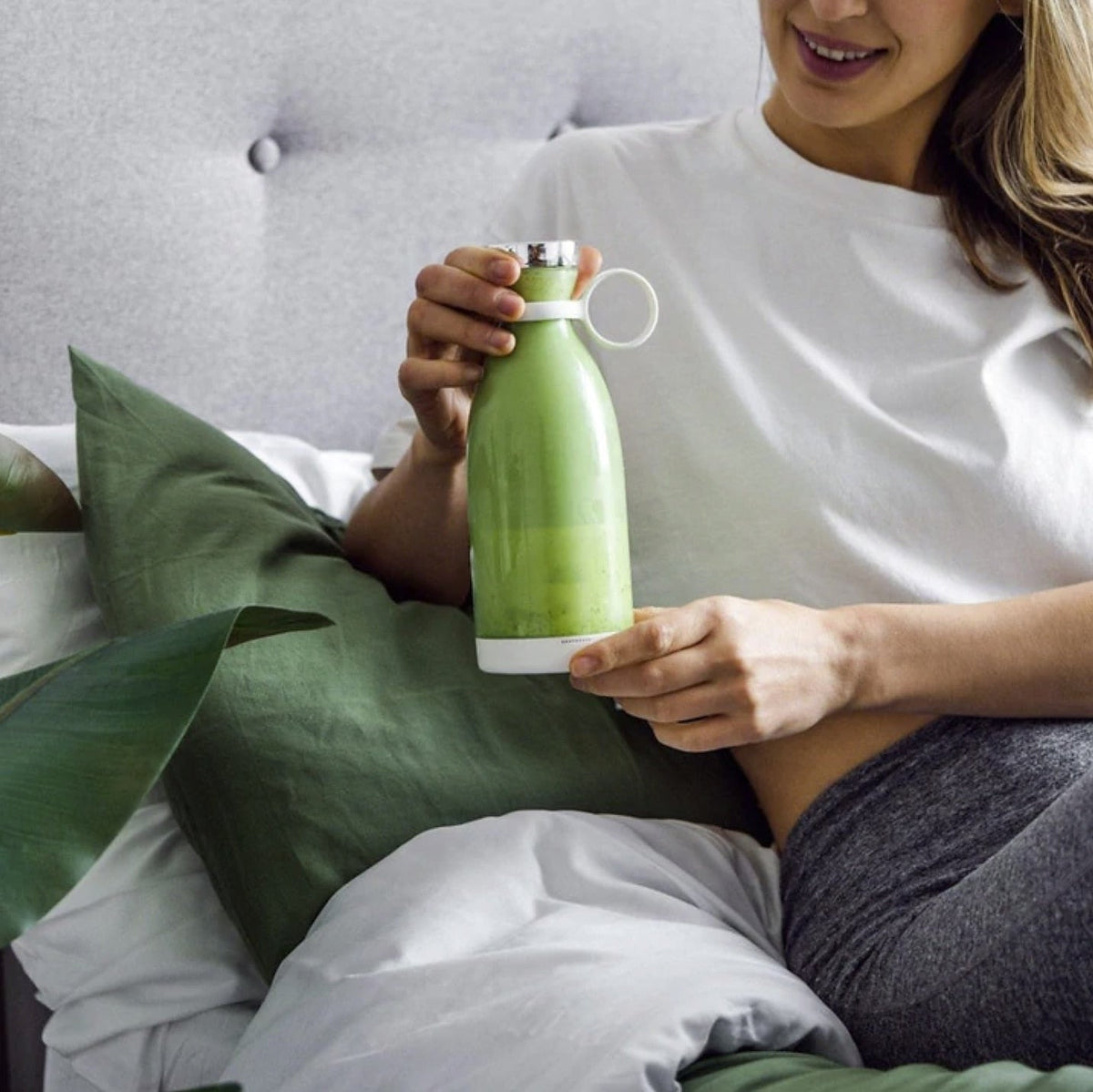 Portable blender bottle — side view
